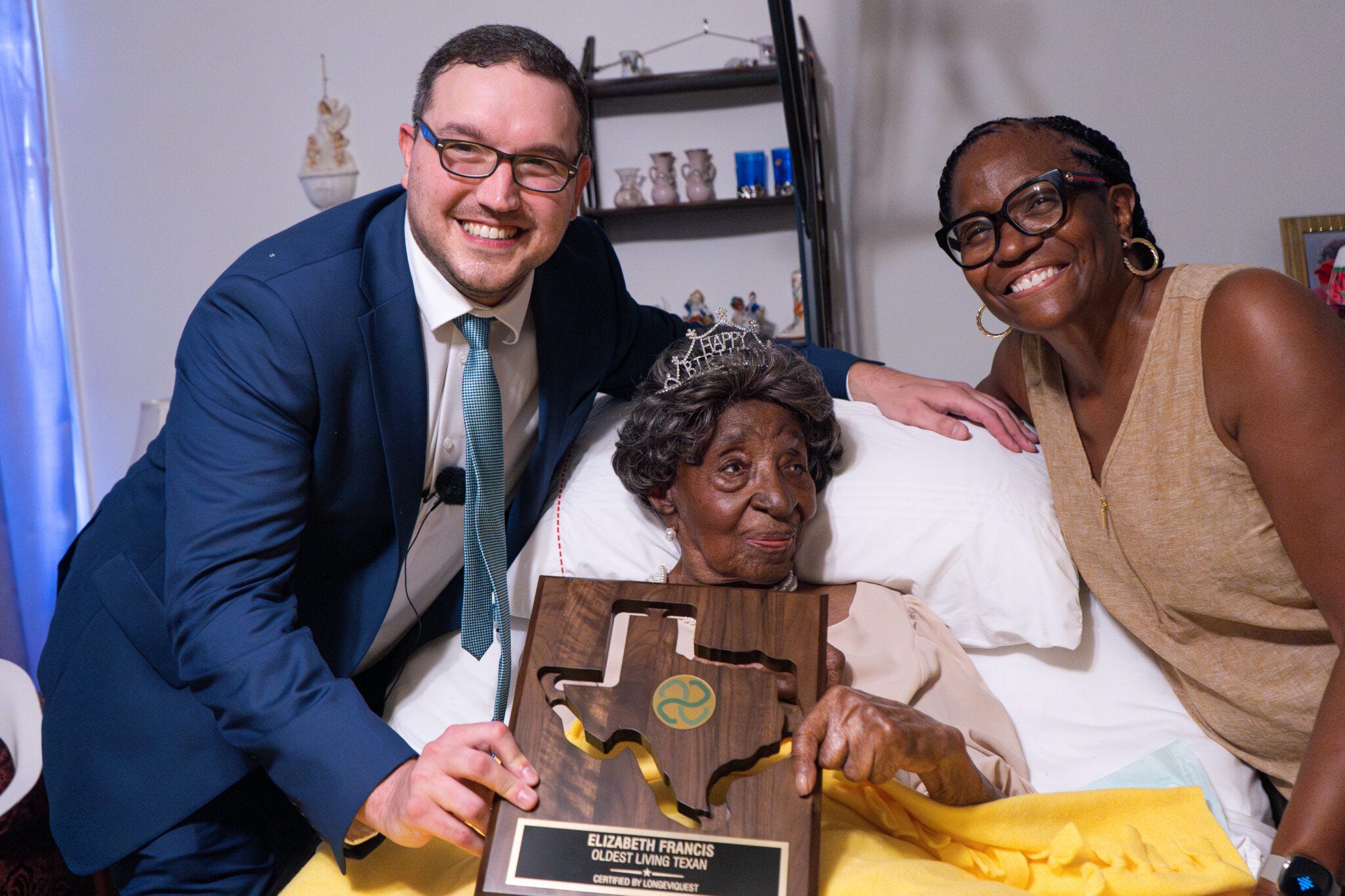 Ben Meyers gives Elizabeth Francis her 'Oldest living Texan' plaque